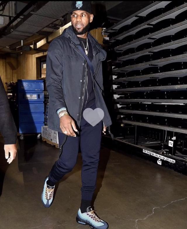 1射0正！利物浦亿元先生首发68分钟几乎隐形 数据惨淡态度更差（仅1射且0中目标，利物浦亿元先生首发68分钟几乎隐身：数据低迷，态度更糟）