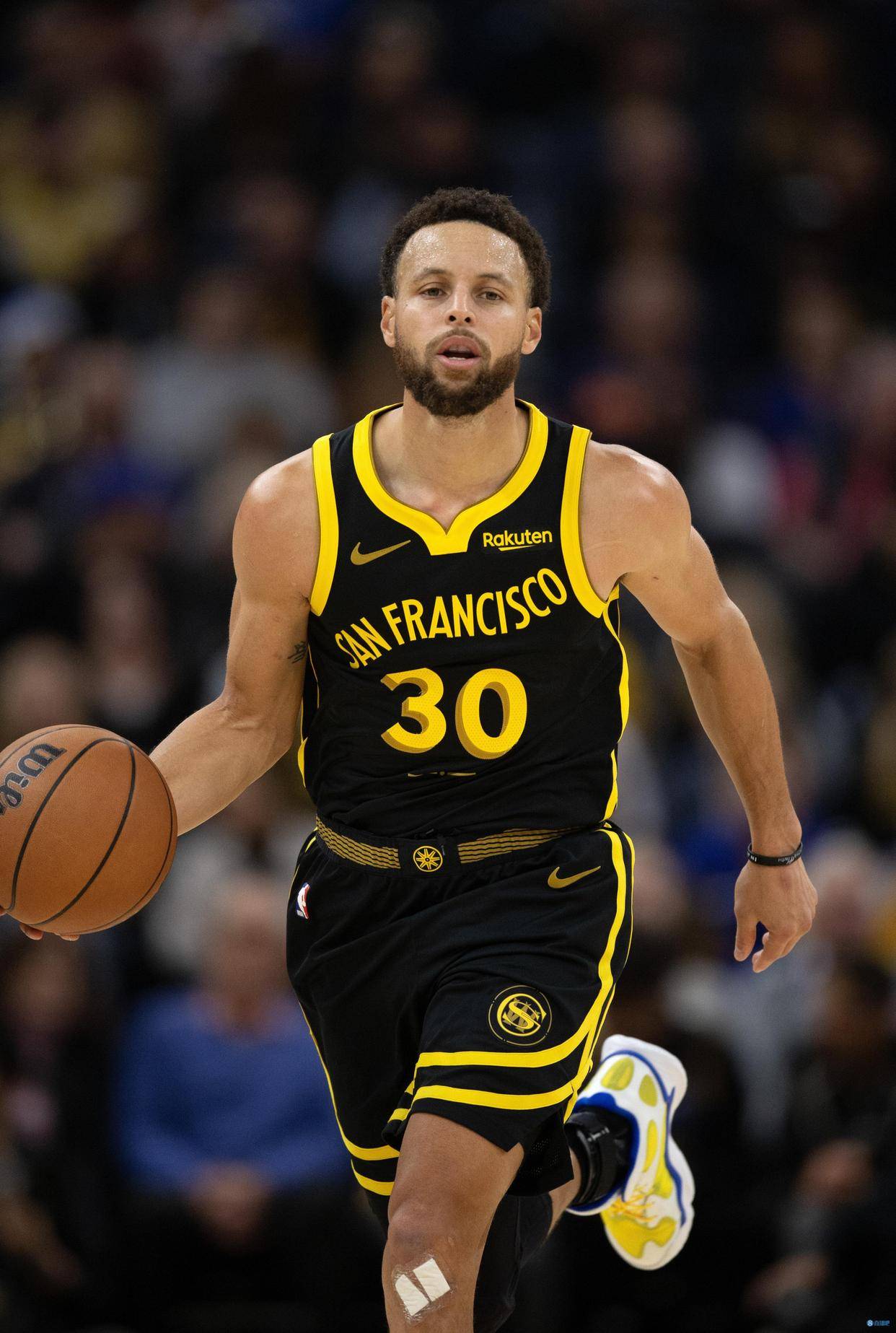 第二节发力！西亚卡姆半场11中5，得到12分7板2助2断（西亚卡姆次节爆发：半场11投5中，拿下12分7板2助2断）