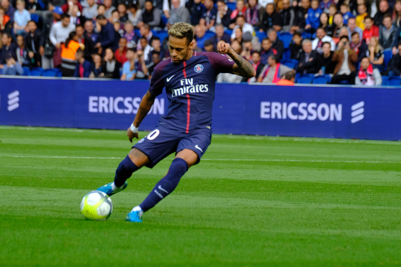 罗马诺：埃利奥特预计会回利物浦，利物浦将与维拉进行协商（罗马诺：埃利奥特有望回归利物浦，红军将与维拉展开谈判）