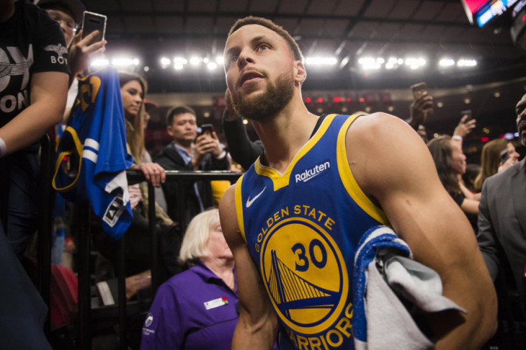 周玲安赛后采访阿门-汤普森：赢下这场比赛感觉士气大振！在球队的共同努力下通过防守赢得了比赛（周玲安赛后专访阿门-汤普森：依靠团队防守取胜，赢球士气大涨）