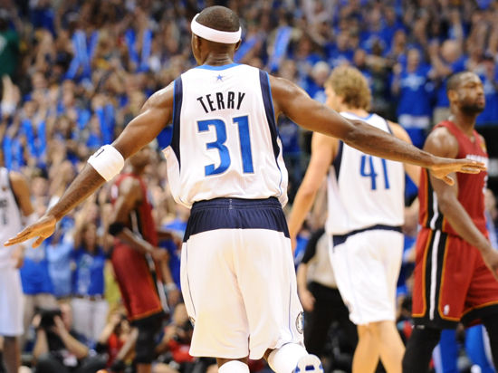 国安3-0河南！可怕的不是重夺足协杯冠军，而是球迷赛后的表态（国安3-0河南！真正令人心惊的不是再夺足协杯，而是球迷赛后的表态）