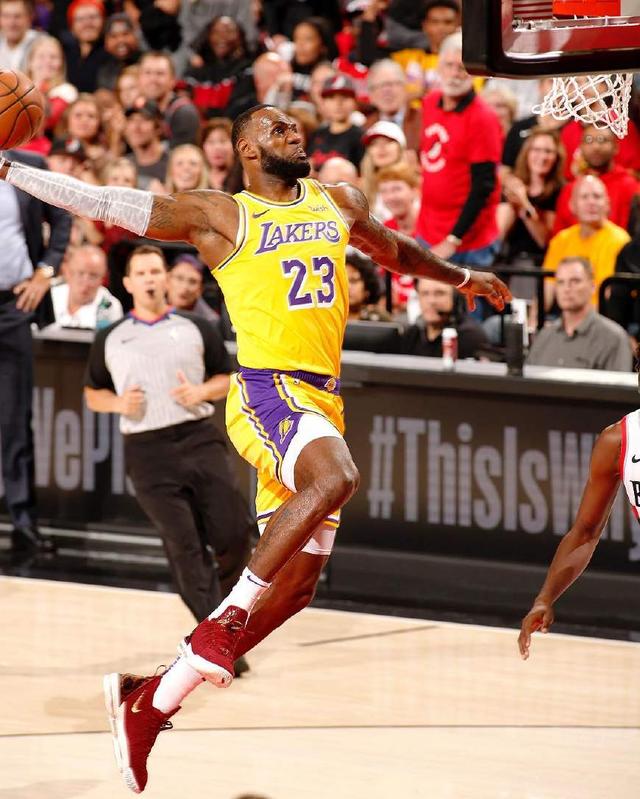 依然美凌格，樊振东夺冠后上演姆巴佩同款庆祝动作（樊振东夺冠后致敬姆巴佩，复刻标志性庆祝动作）