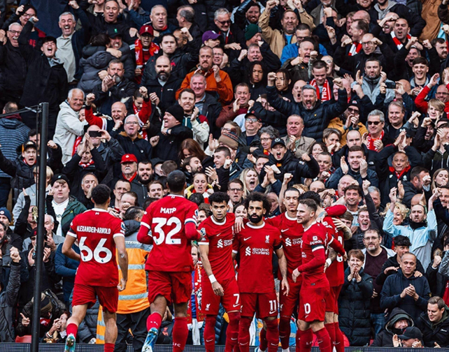 状元本色！弗拉格篮下接球原地起跳 单臂举火烧天暴扣惊艳全场（状元风采尽显！弗拉格篮下接应原地起飞，单臂擎天重扣惊艳全场）