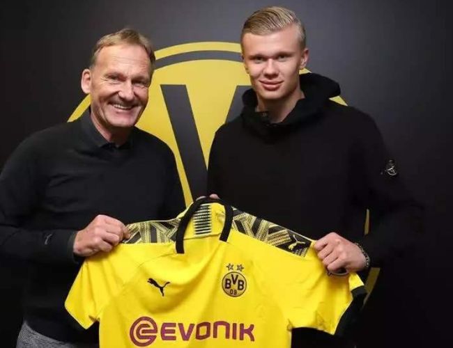 王浩然三分线外11投仅2中，效率低下的表现引发讨论（王浩然外线手感不佳：11投仅2中引发热议）