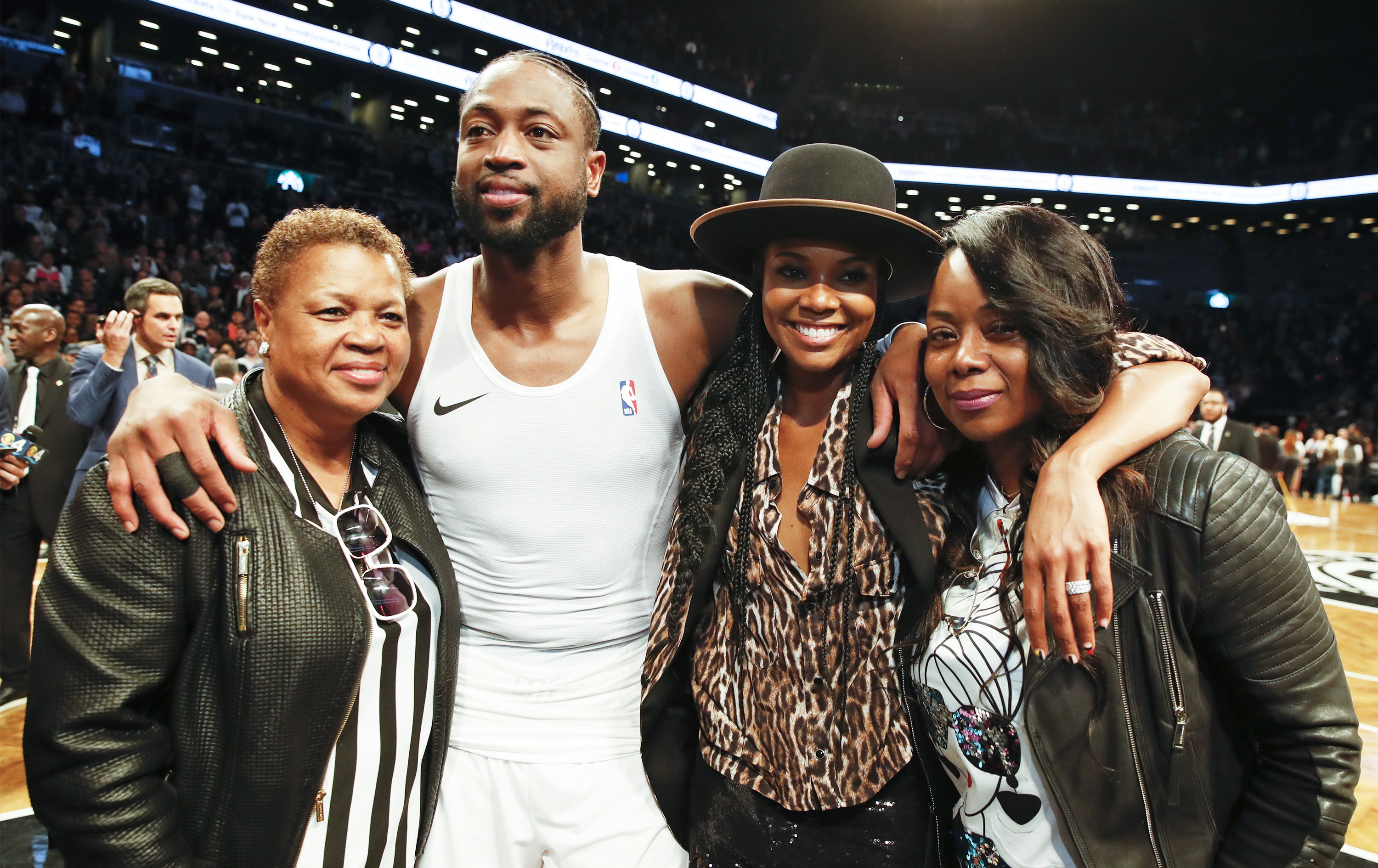 火箭哈登末节爆发连得15分（火箭核心哈登末节发飙连砍15分）