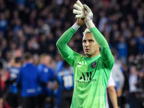 一位重病球迷被邀请看阿贾克斯的比赛，但因病情恶化未能实现（阿贾克斯邀重病球迷观赛，因病情加重遗憾未成行）