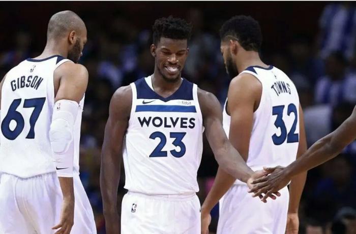 看国米的球也就从11／12赛季开始，最开始一直用...（从11／12赛季才开始看国米，起初一直用...）