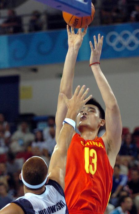 2025中足联颁奖：张志雄、彭啸分获中甲乙最佳青年球员（2025中足联颁奖典礼：张志雄、彭啸分别荣膺中甲、中乙最佳青年球员）