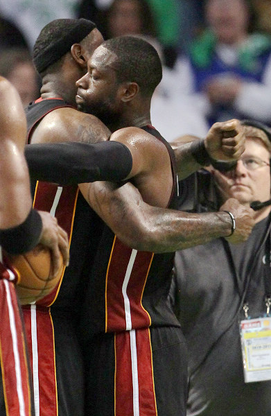 历经9场比赛的空缺，卡斯尔终于迎来了他的复出之战。（缺席9场后，卡斯尔终于迎来复出之战）