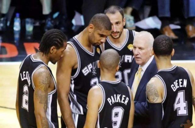 伊布社交媒体秀冠军数量 15个赛季拿13个联赛冠军（伊布社媒晒荣誉：15季斩获13座联赛桂冠）