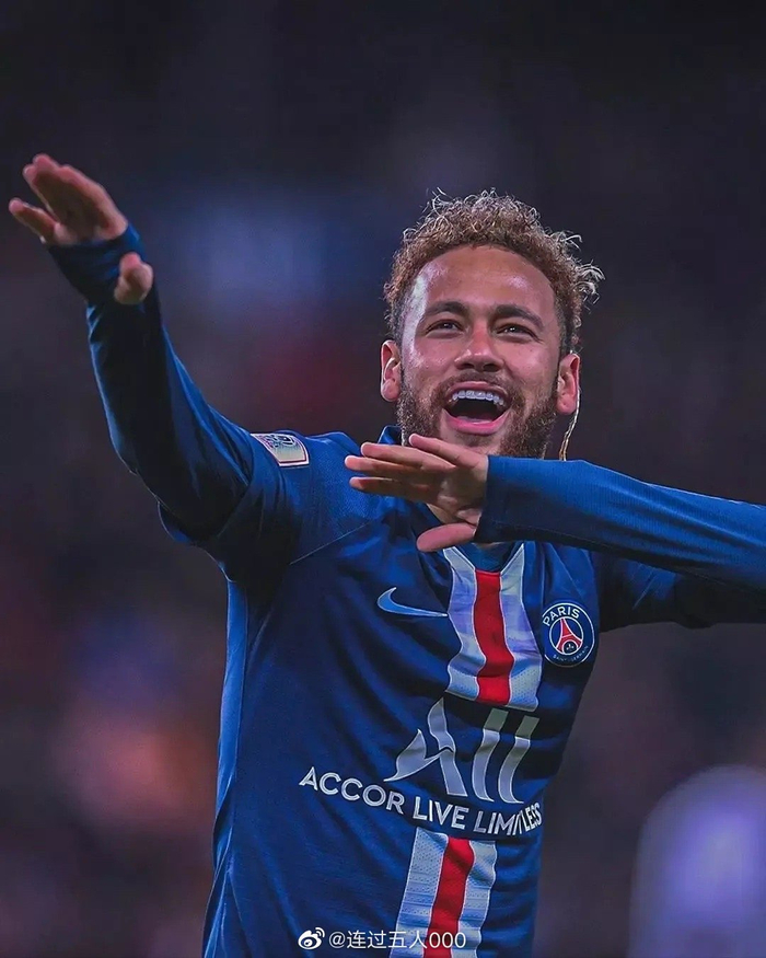 武磊迎34岁生日，个人官博感言：伤痛终将过去，步履始终磊落（34岁生日之际，武磊在官博发声：伤痛终会过去，脚步依旧磊落）