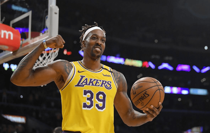 里程碑！唐斯生涯总得分突破15000分大关（唐斯达成生涯15000分里程碑）