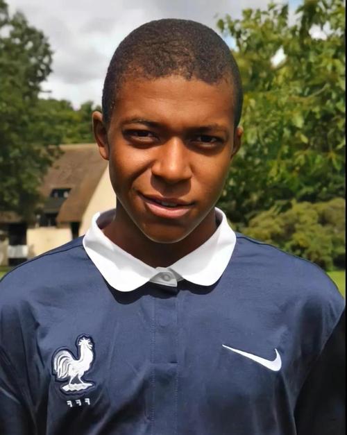 珀塞尔拉拽张力升：一场激情四溢的篮球对决（珀塞尔牵动全场，张力飙升：热血篮球巅峰对决）