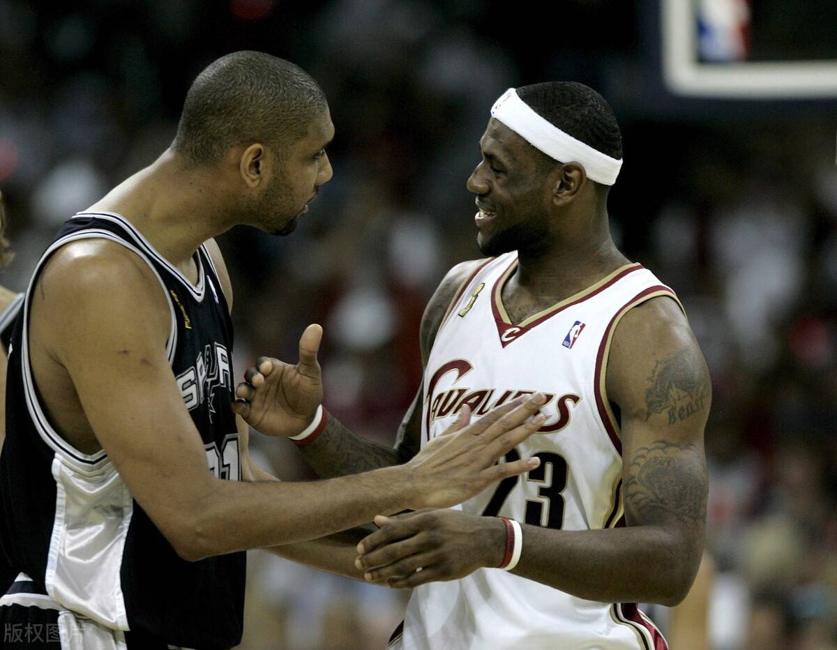 篮球篮网主力中锋脚踝扭伤，伤势待评估（篮网首发中锋脚踝扭伤，伤情评估中）