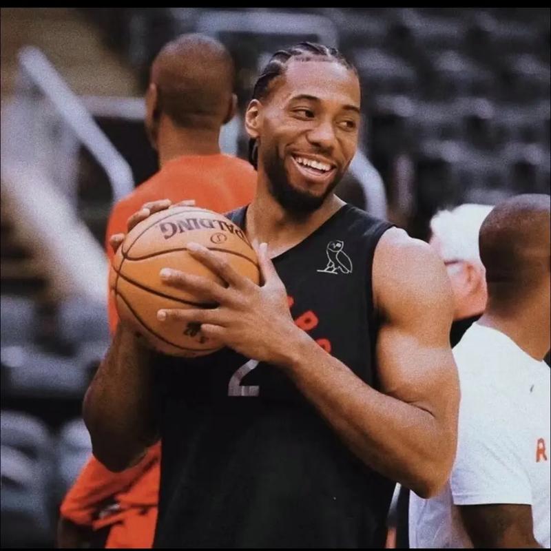 NBA球员交易动态及球队影响（NBA球员交易动向与球队格局变化）