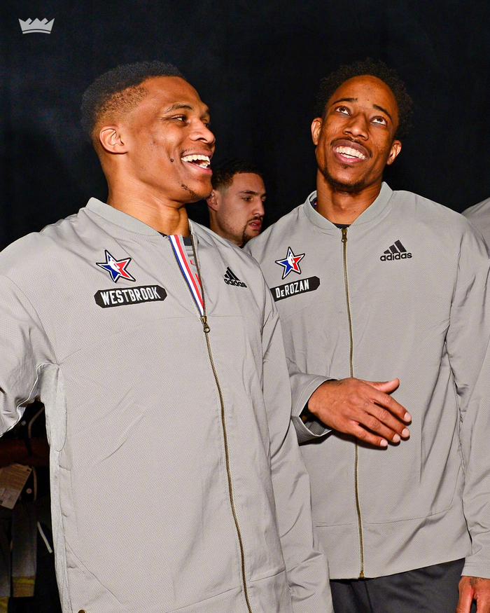 早报：拜仁的四线一十六胜，在我的肩膀上扛着！（早报：拜仁四线齐进已赢16场，一切都扛在我肩上！）